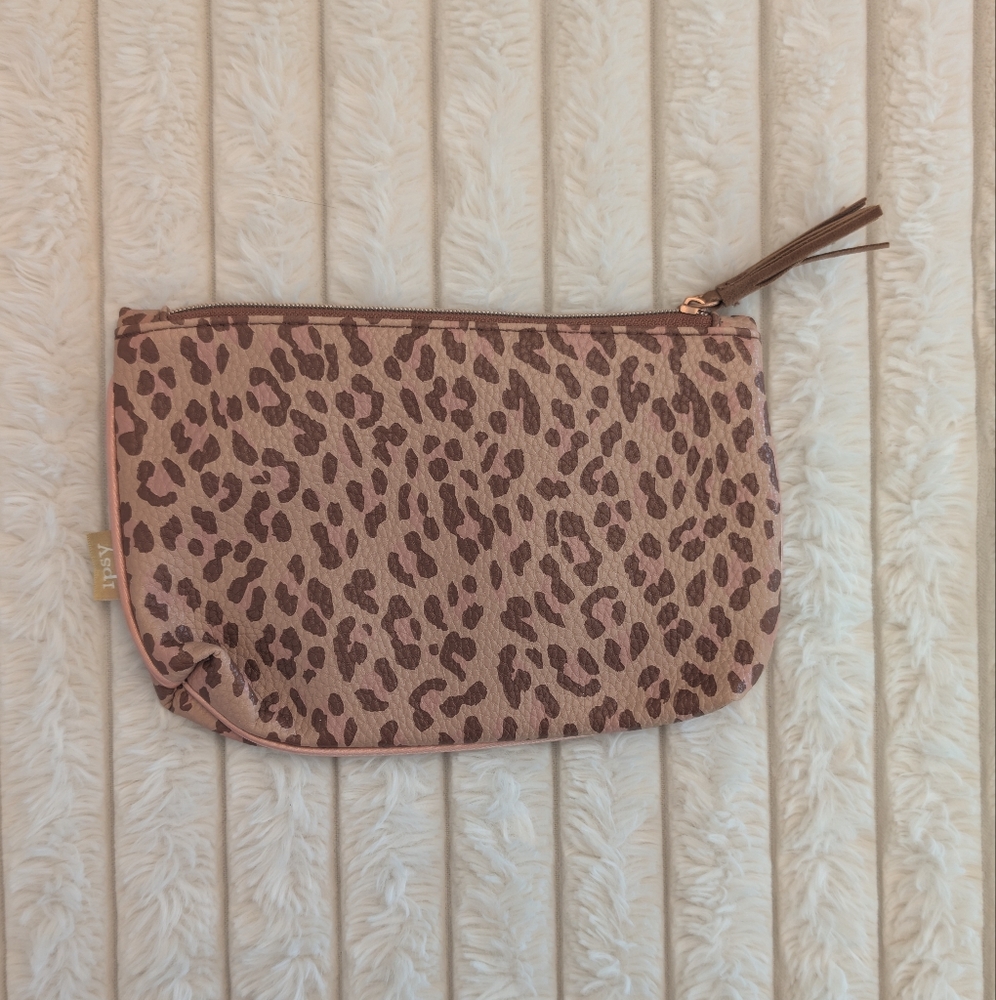 ✳️ FREE w/ Bundle - Leopard Print Clutch - Brown